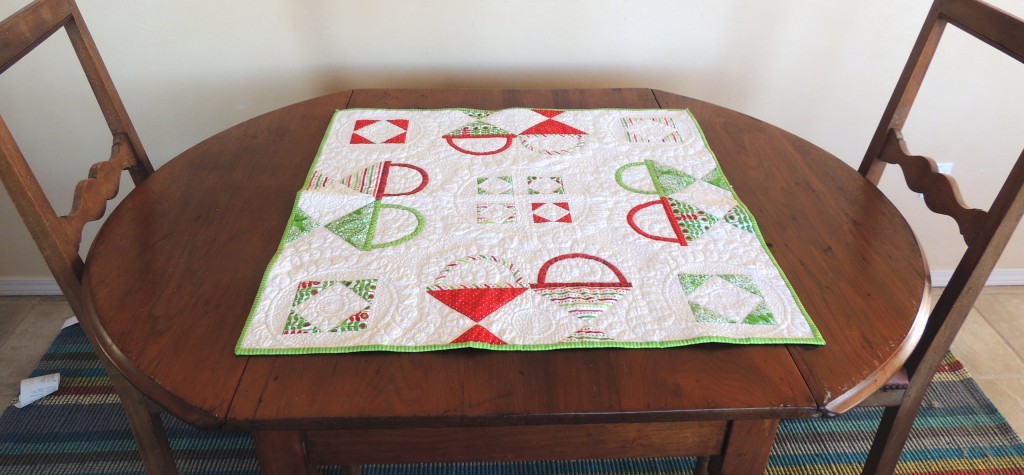 Holiday Baskets Table Topper